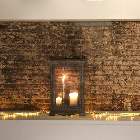 Top-Notch Space Along Canal In Historic Centre-3